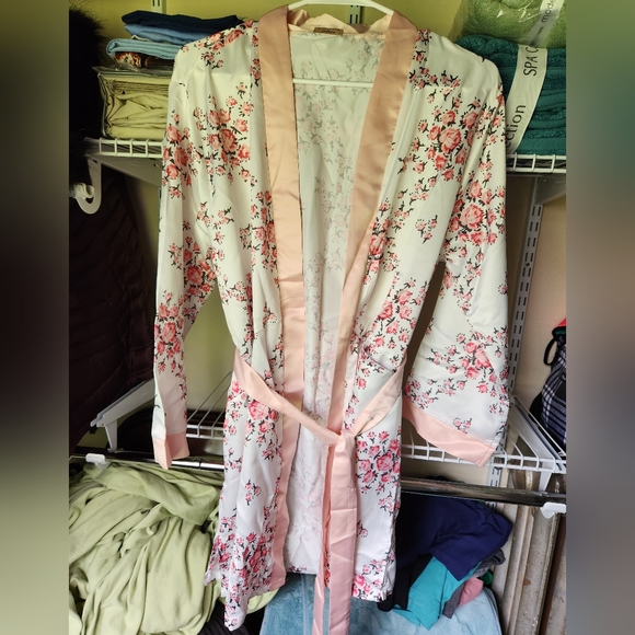 Morgan Lane Robe - Picture 1 of 4